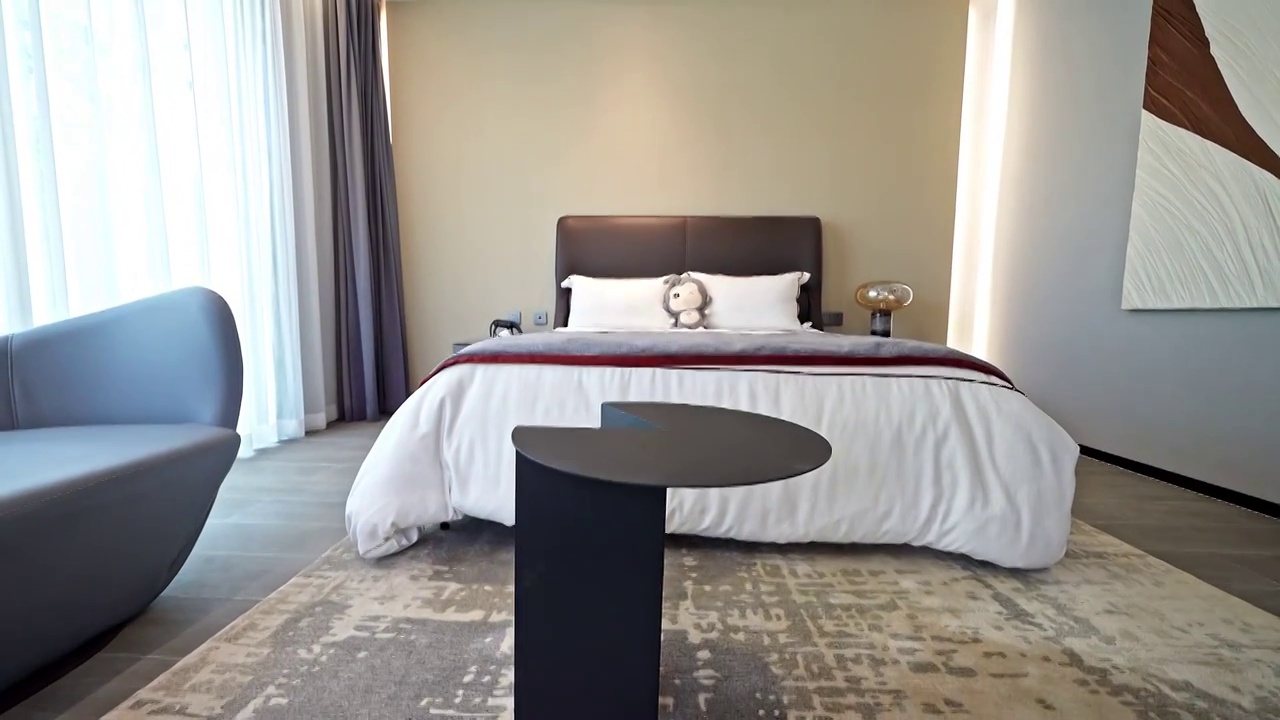 现代简约风格样板间卧室温馨大床房视频下载