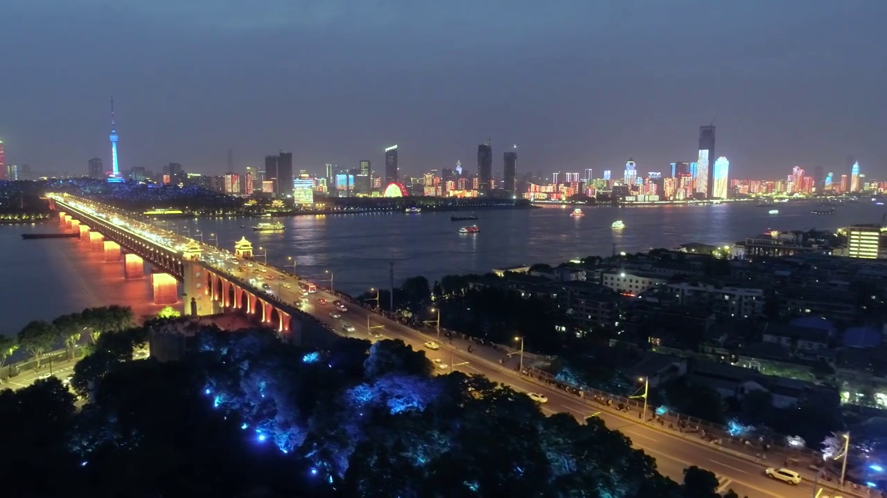 航拍武汉长江大桥夜景视频下载