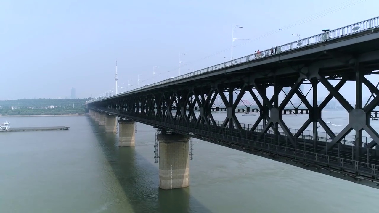 航拍武汉长江大桥视频下载