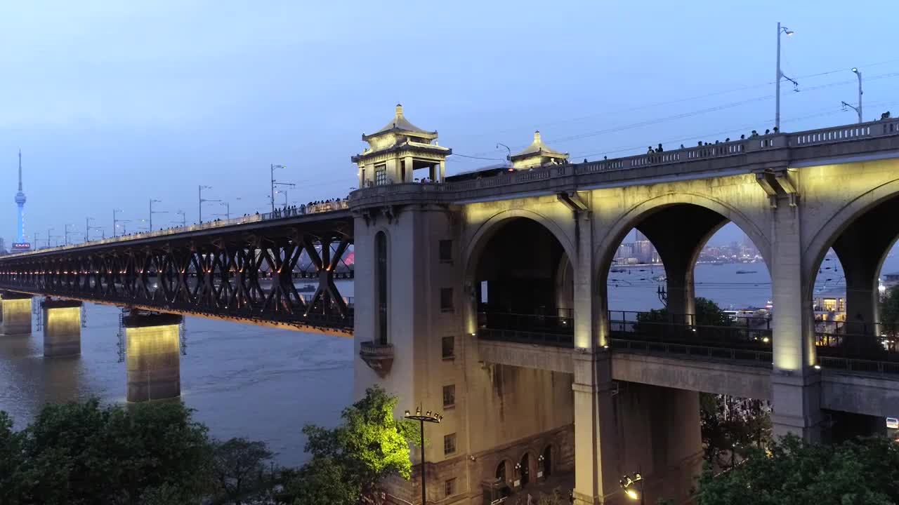 航拍武汉长江大桥视频下载