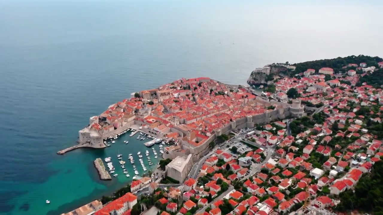 杜布罗夫尼克，克罗地亚的古城，《权利的游戏》电影取景地，亚得里亚海的古城，海滨城市视频下载