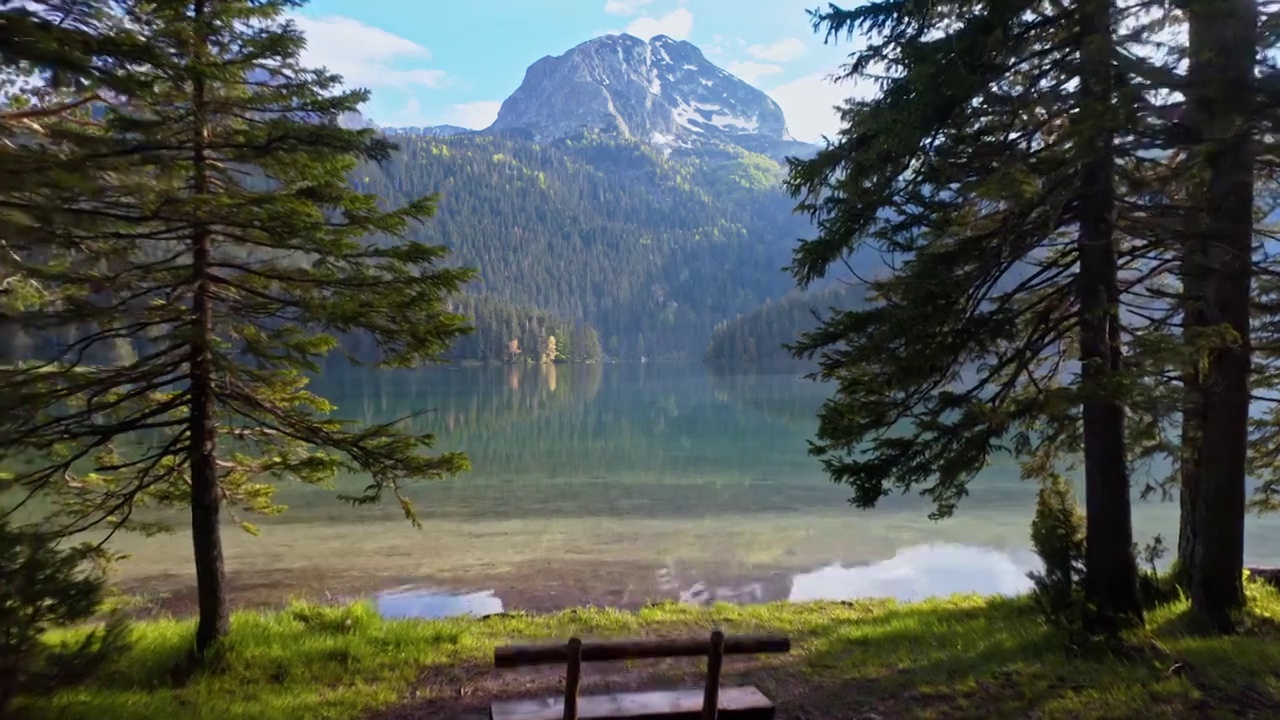 杜米托尔国家公园，黑湖的风光，梅蒂耶德峰，黑山共和国的湖光山色视频下载