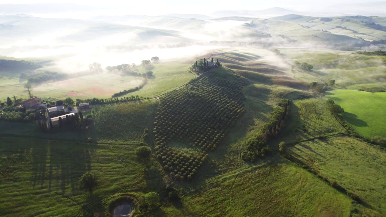 意大利托斯卡纳奥尔恰谷农庄田园日出风景视频下载