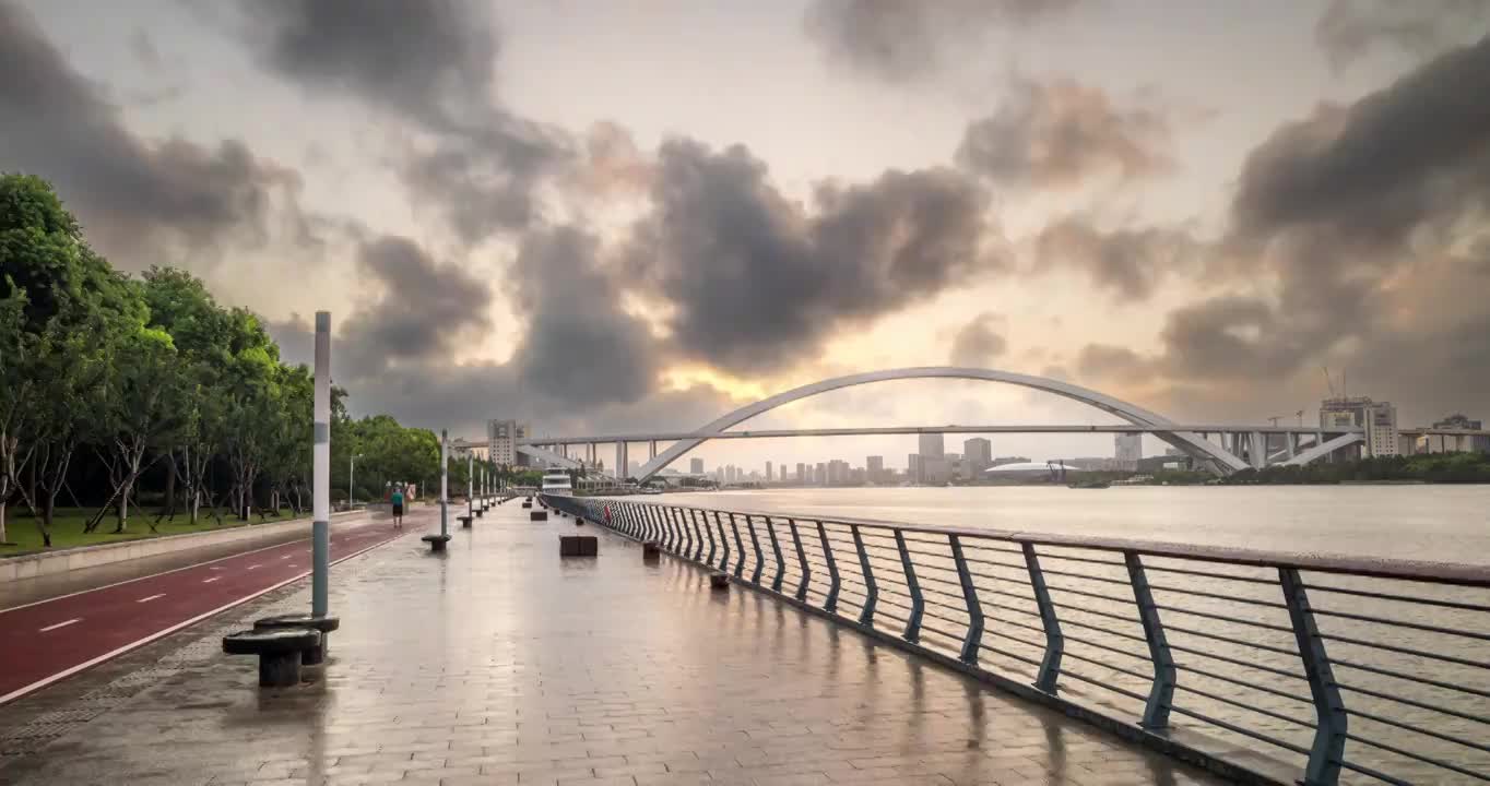 徐汇滨江日出 直线前进 背景卢普大桥视频下载