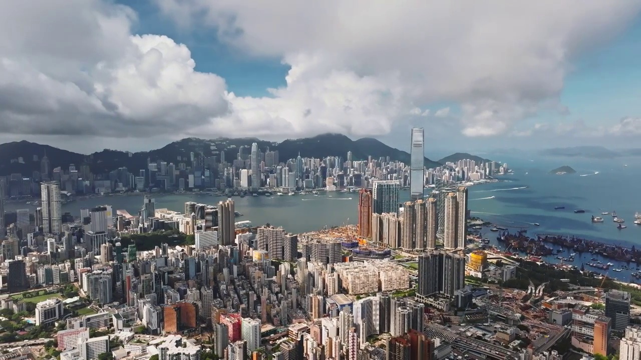 航拍香港维多利亚港两岸繁华城市视频下载