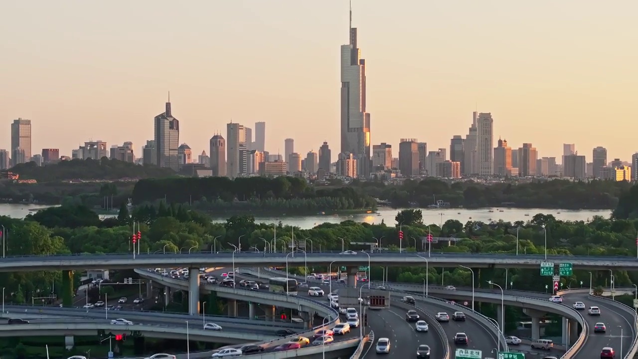现代城市中繁忙的交通视频下载