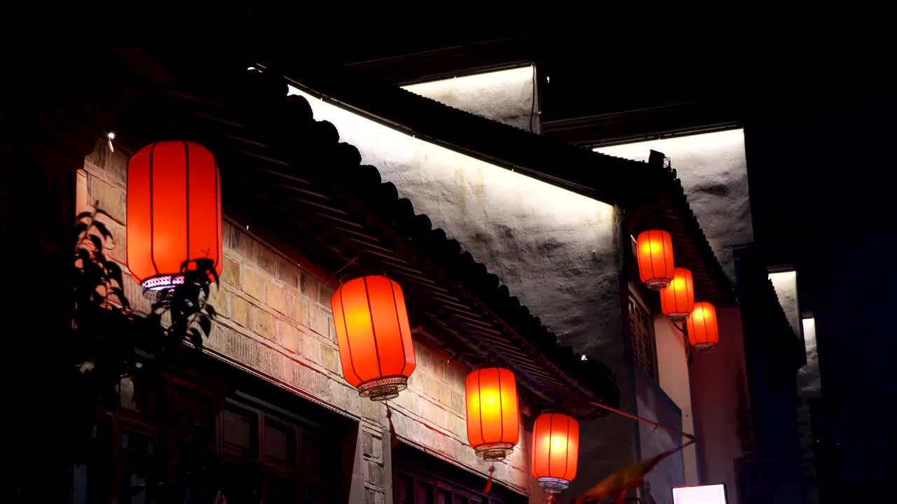 夫子庙秦淮风光带，南京熙南里历史文化休闲街区的古建筑和古风红灯笼视频下载