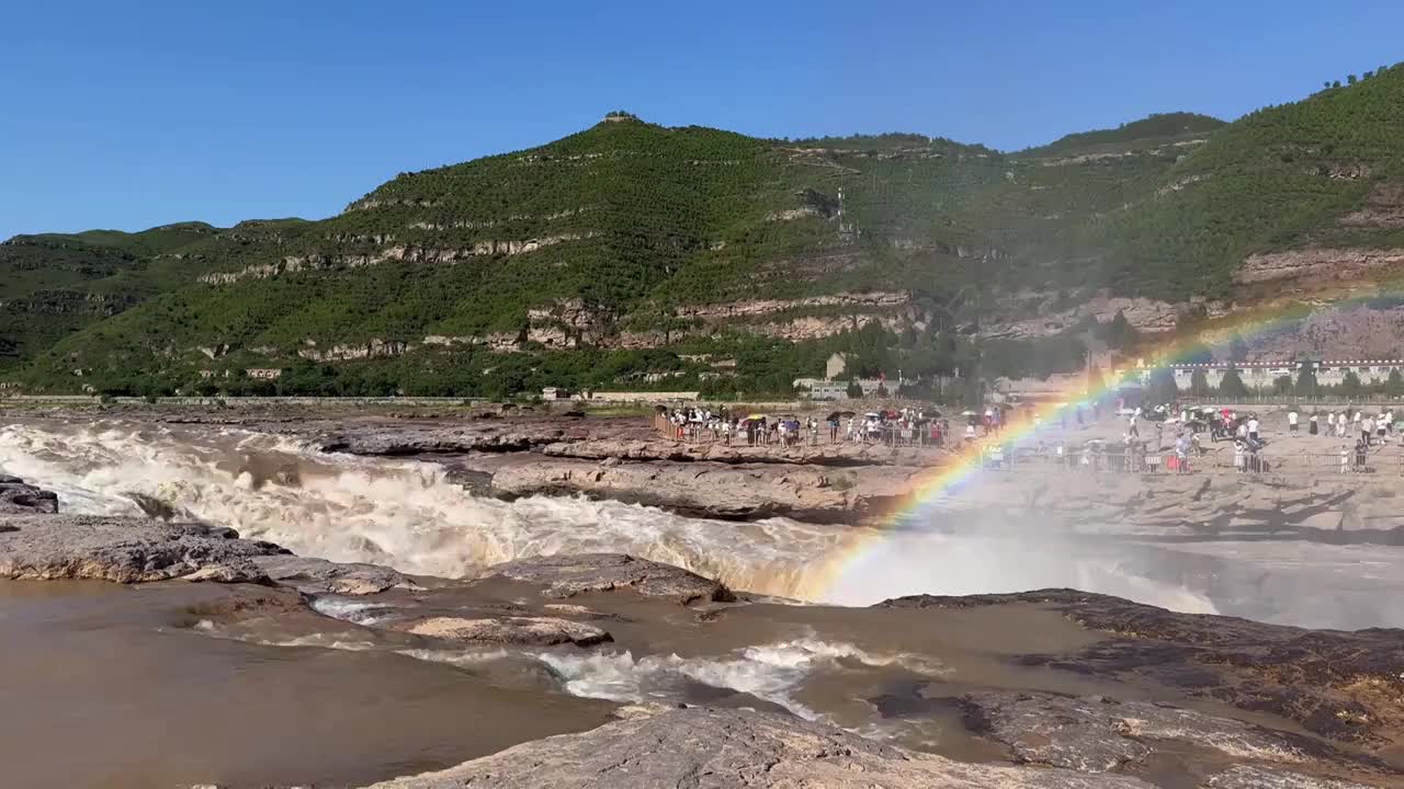 黄河壶口瀑布（陕西侧），壶口瀑布壮观的水流，天下黄河一口收，壮观的瀑布与河流视频下载