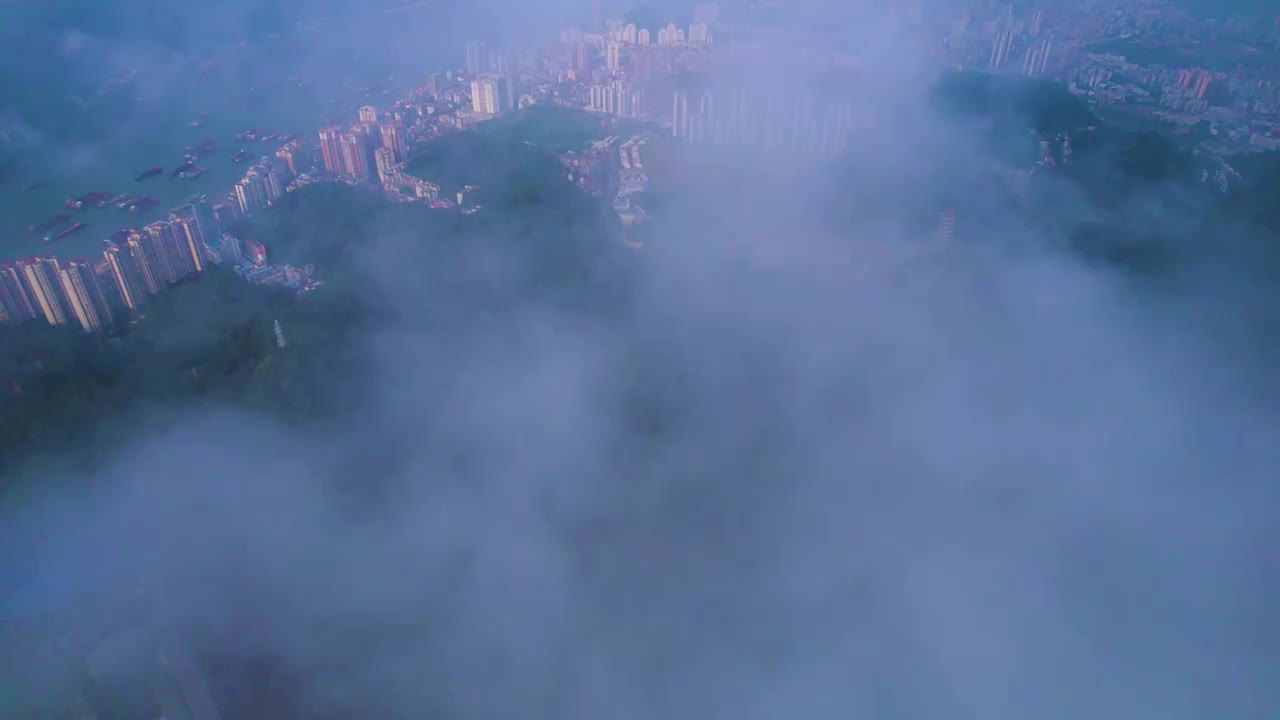 航拍广西梧州城市建筑风光天际线西江河流视频素材