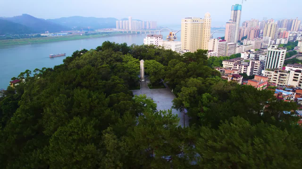 航拍广西梧州城市建筑风光天际线西江河流视频下载