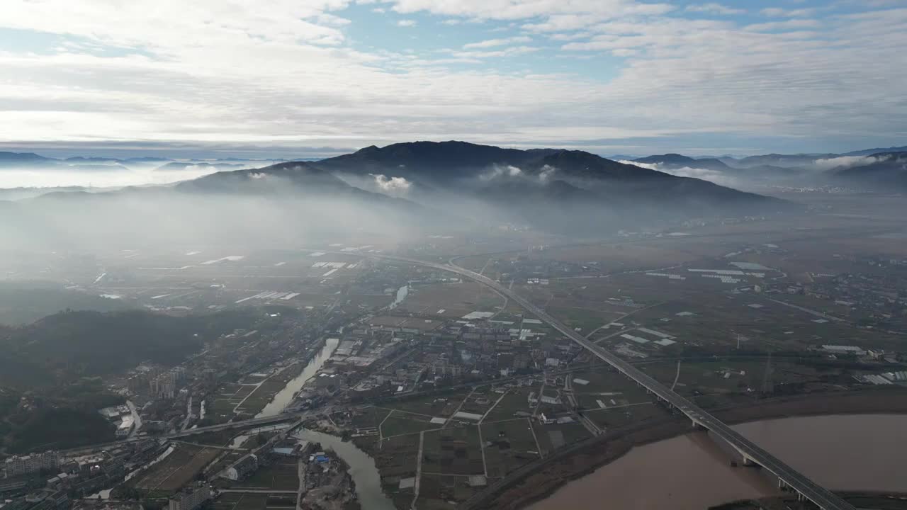 瑞安飞云江附近日出时有云雾云海的画面还有视频素材