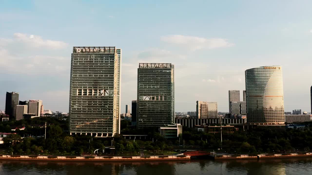 广州夜景航拍-万胜围保利建筑群高视角视频素材