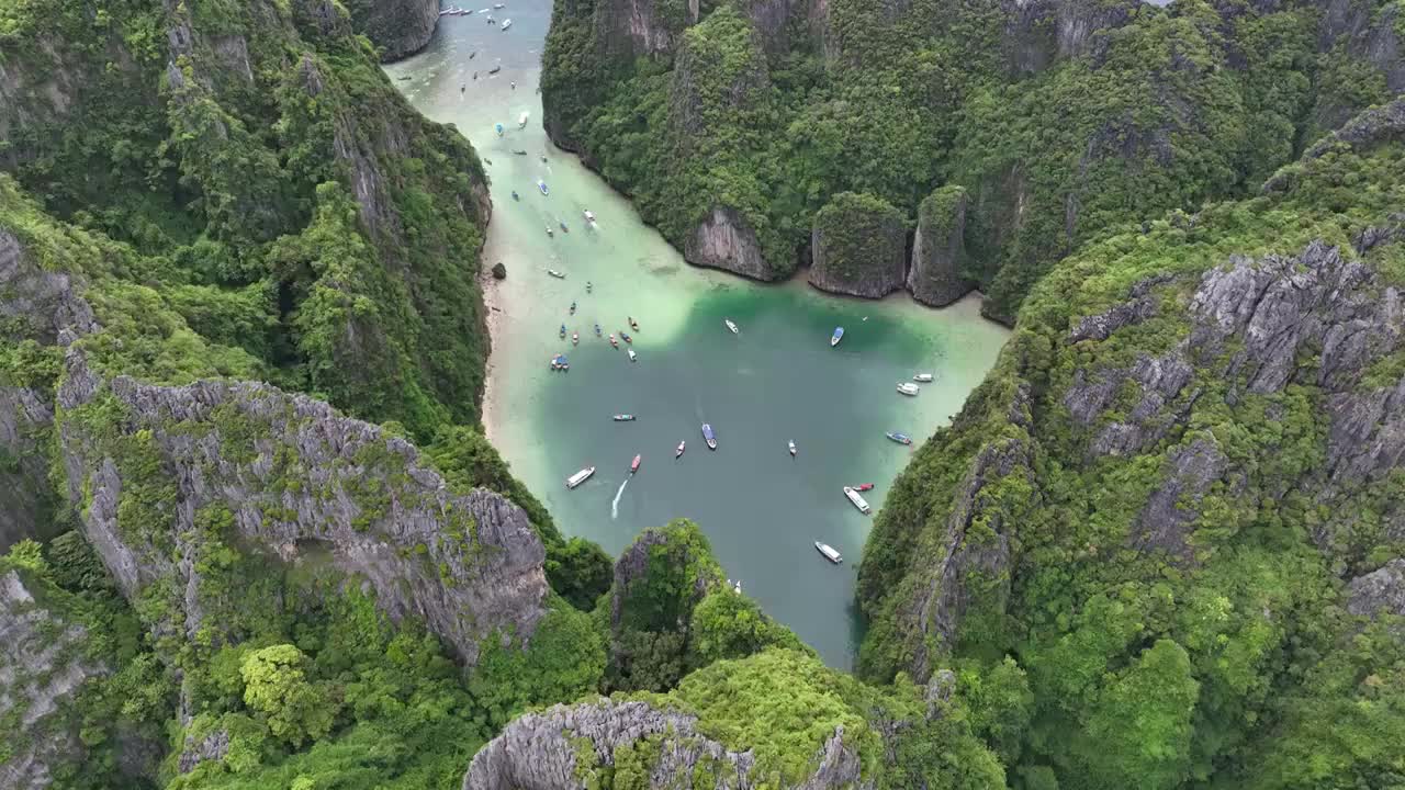 原创 泰国甲米小皮皮岛玛雅湾自然风光航拍视频素材