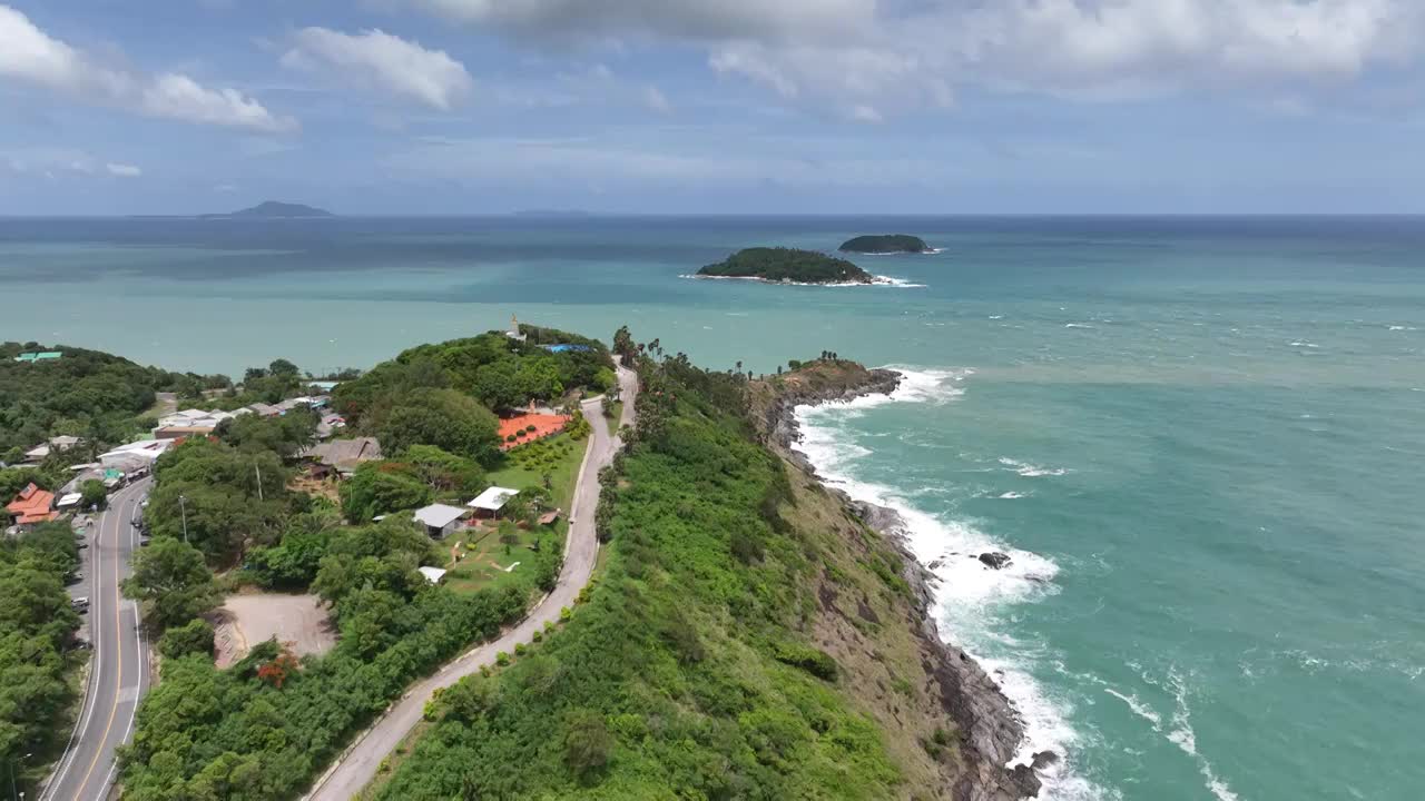 航拍泰国普吉岛拉威蓬贴海岬海滨公路风光视频下载