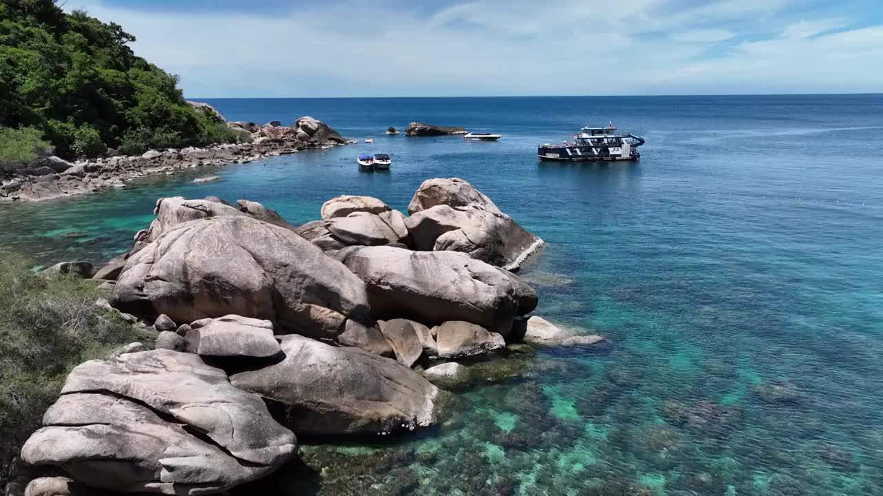 泰国涛岛Koh Tao热带岛屿海滨船自然风光航拍视频下载