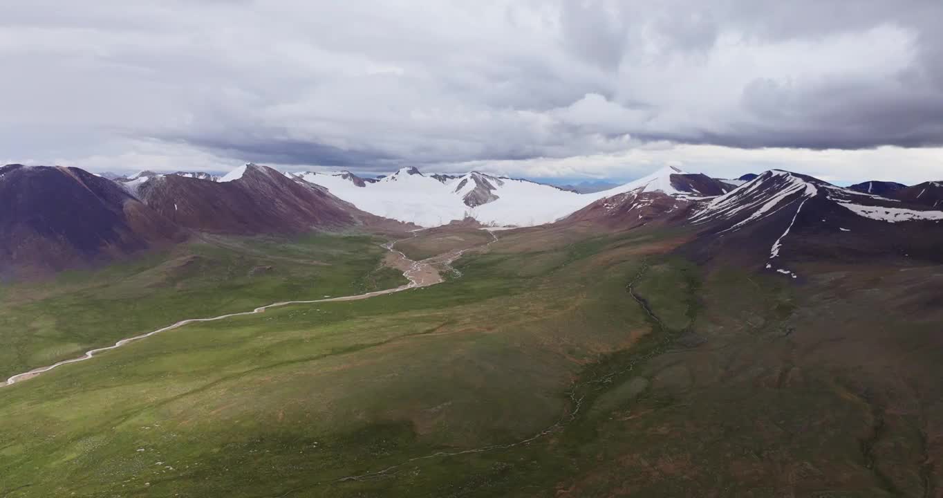 西藏唐古拉山雪山航拍视频下载