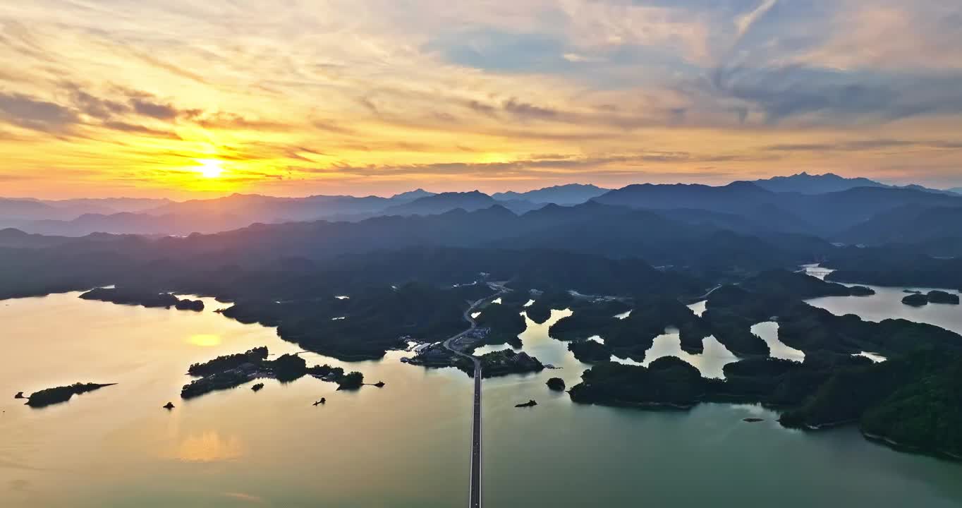 航拍中国杭州千岛湖日落视频素材