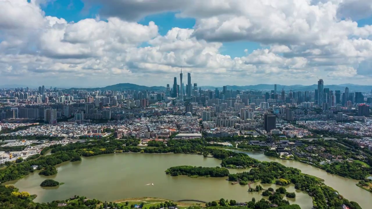 广州海珠湖蓝天延时航拍绿化城市景观穿云视频素材