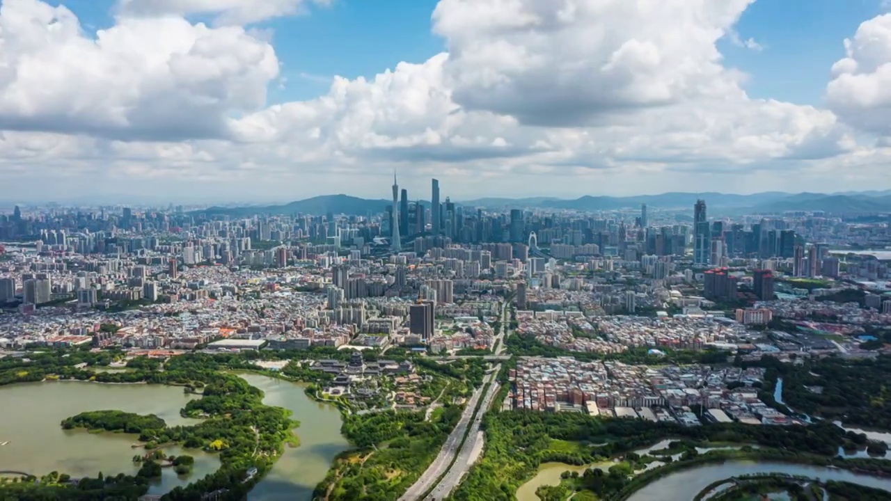 广州海珠湖蓝天延时航拍绿化城市景观穿云视频下载