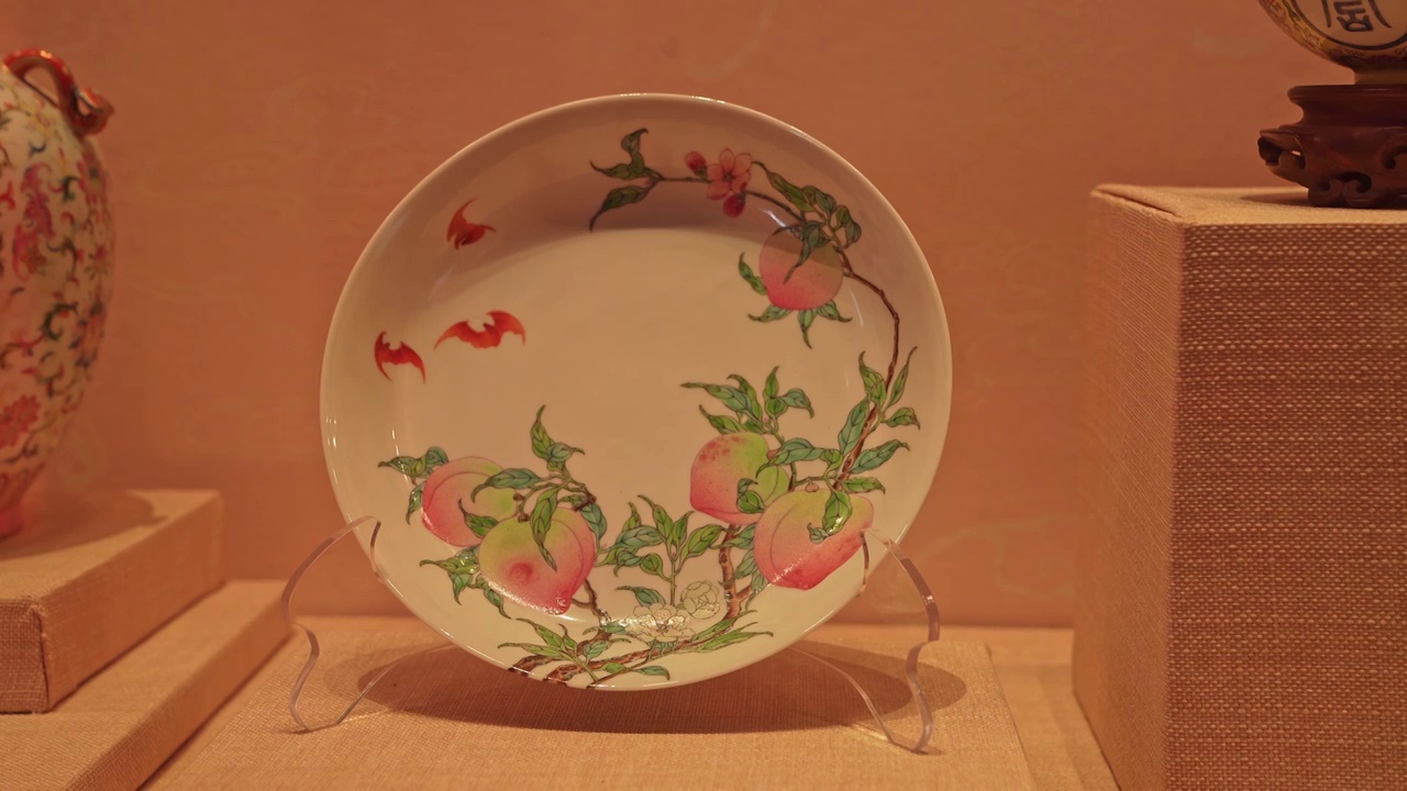 粉彩过枝八桃纹盘 清雍正（1723-1735） 北京艺术博物馆藏视频下载