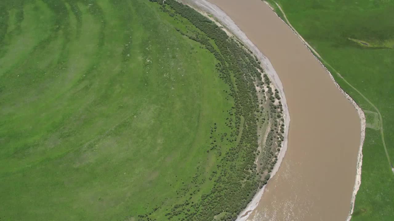 四川若尔盖草原上的河流视频下载