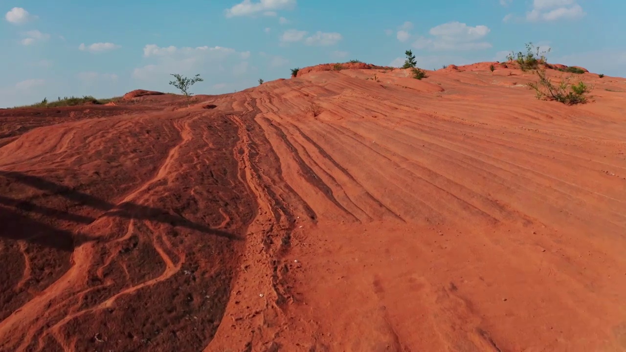 靖边波浪谷，陕北的丹霞地貌，红色砂岩的地貌视频下载