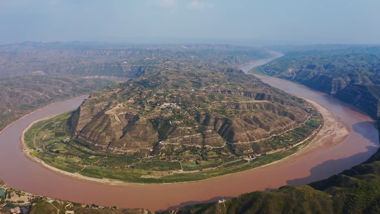 清水湾，黄河上的河湾，航拍视角的黄河，黄河上的拐弯，秦晋大峡谷视频下载