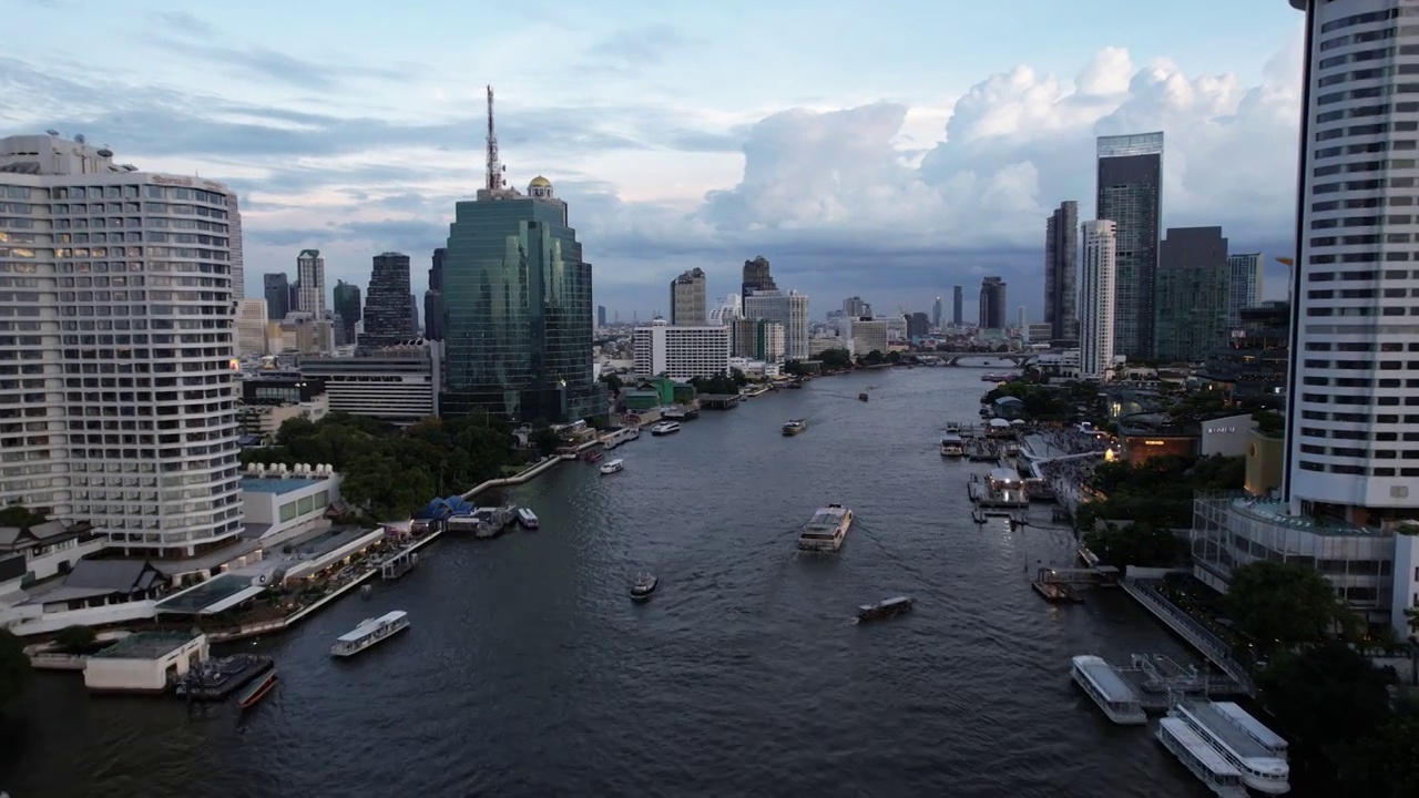 航拍泰国曼谷湄南河城市高楼天际线风光视频下载