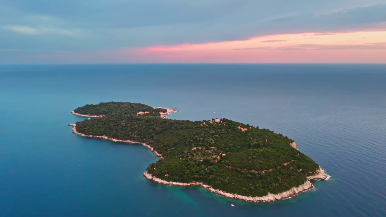海中的孤岛，亚得里亚海的岛屿，大海中的岛屿视频下载