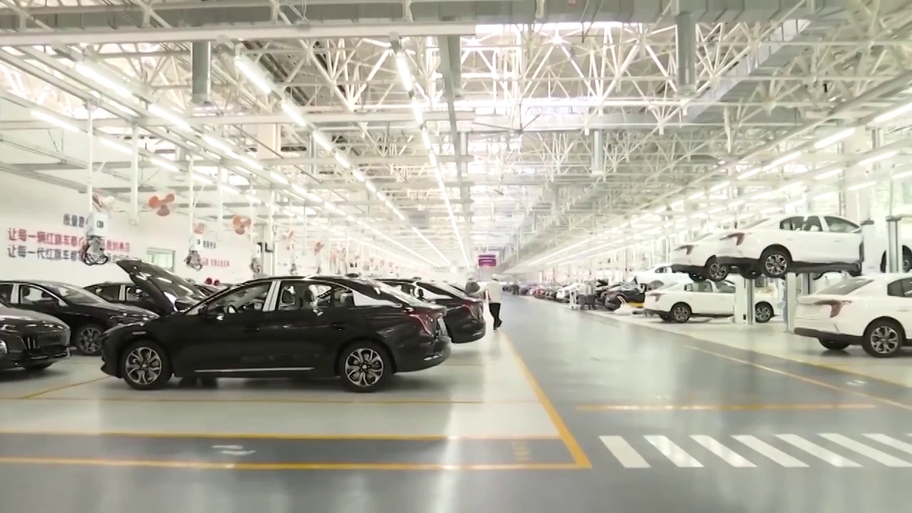 中国新能源汽车工厂高科技自动化生产线流水线（选编）视频素材