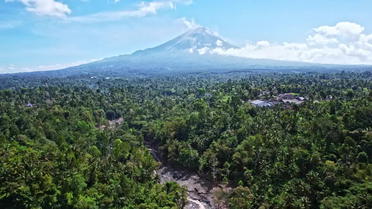 印尼森林火山航拍视频下载