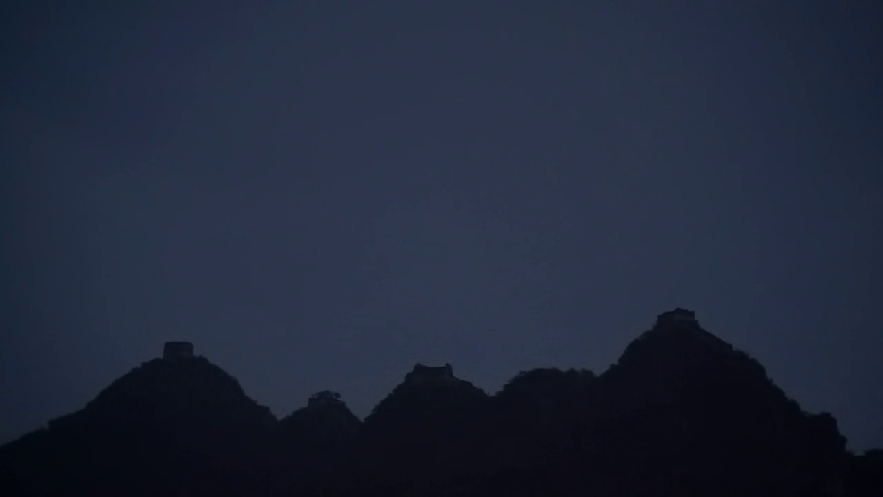 北京怀柔箭扣长城夜晚雷雨闪电视频下载