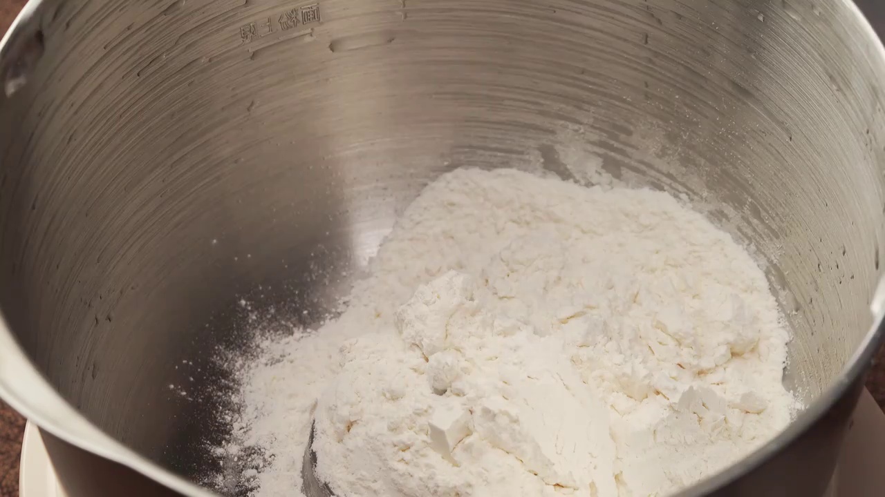 中餐饺子皮制作过程视频素材