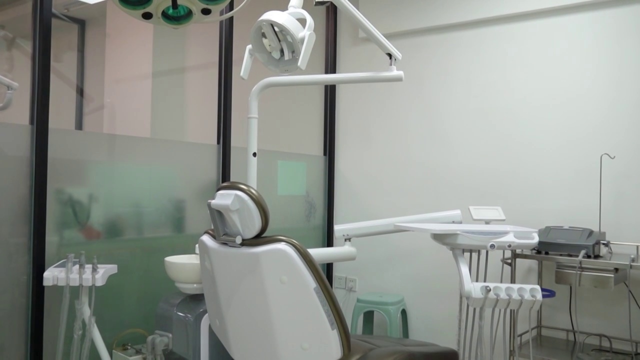 一个现代化的牙医诊所内部视频下载