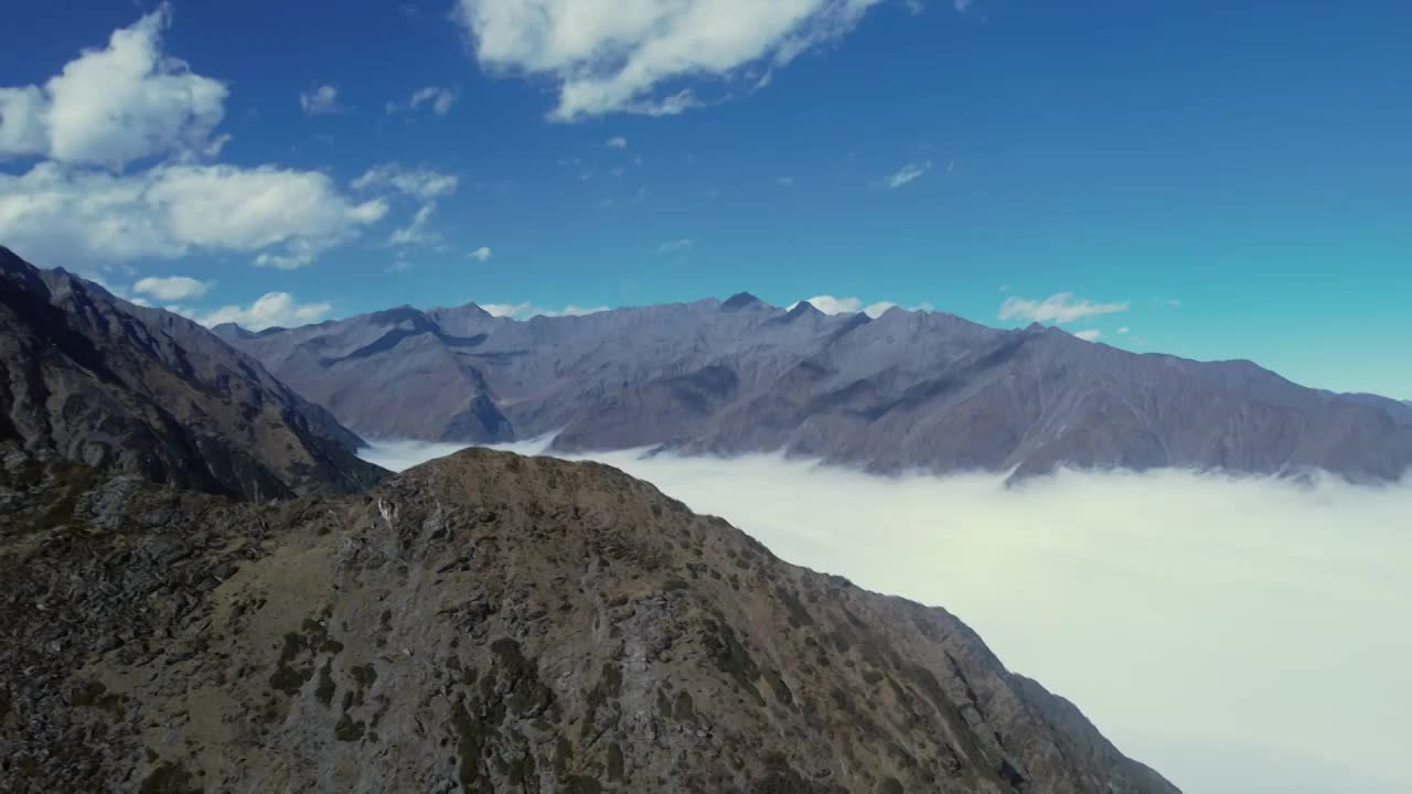 四川甘孜州巴朗山卧龙雪山云海航拍视频素材