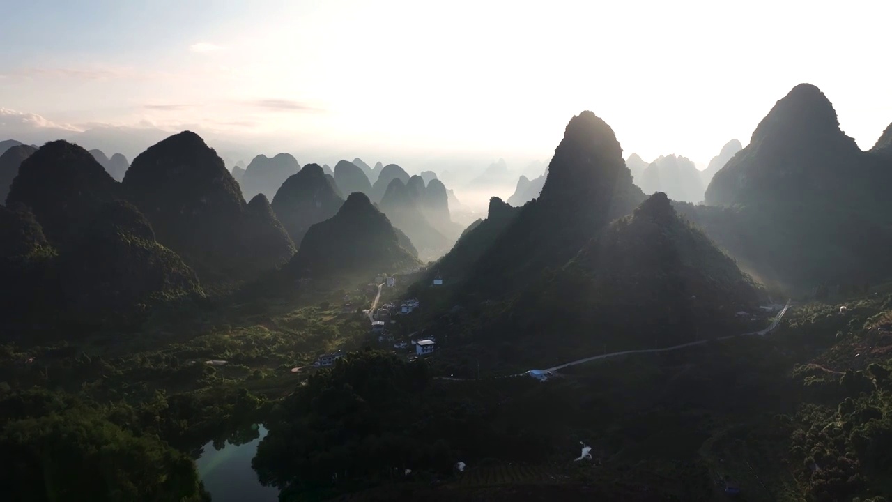 桂林山水画面大气日出景色视频素材