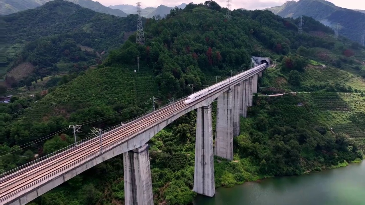 航拍广西桂林高铁列车行驶进站出站视频素材