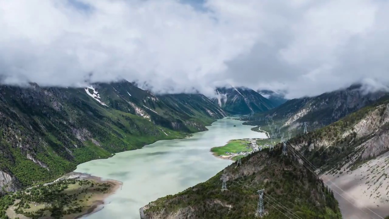 西藏八宿然乌湖航拍延时环绕视频素材