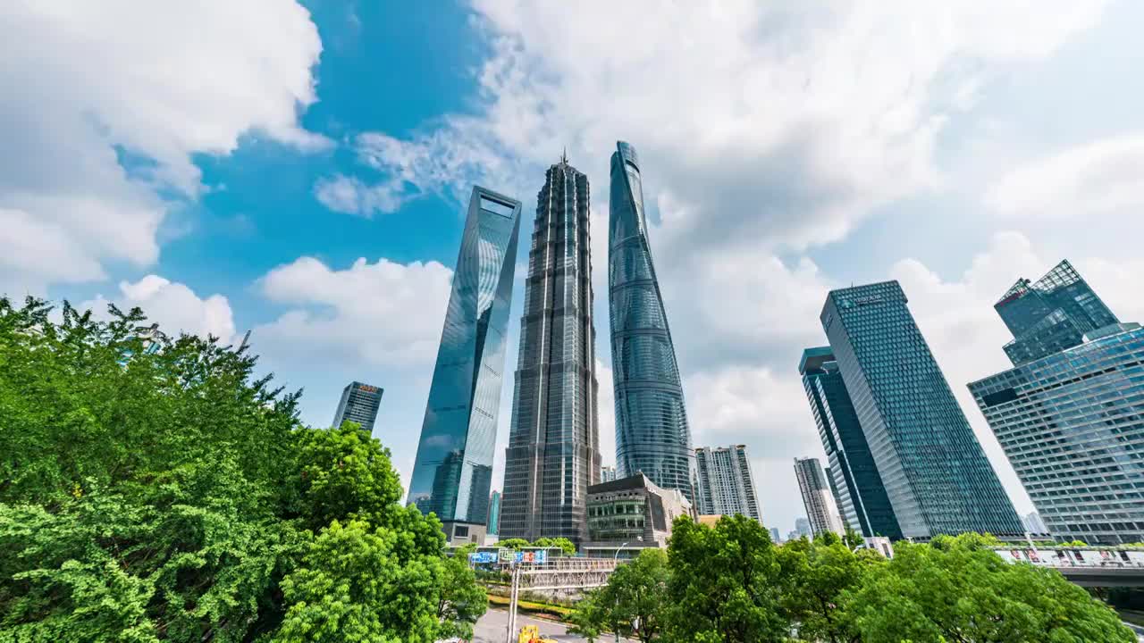 中国上海浦东新区陆家嘴金融区蓝天白云延时视频素材