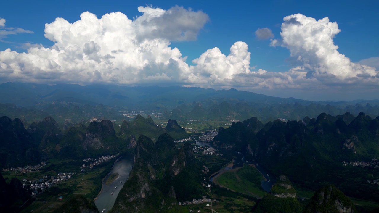 蓝天白云下的广西桂林山水喀斯特风光视频素材