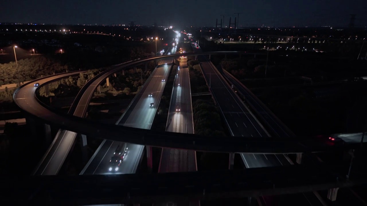 航拍上海绕城高速高架立交桥行驶的车流视频下载