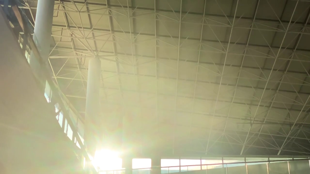 阳光光束穿过窗户逆光背景视频下载