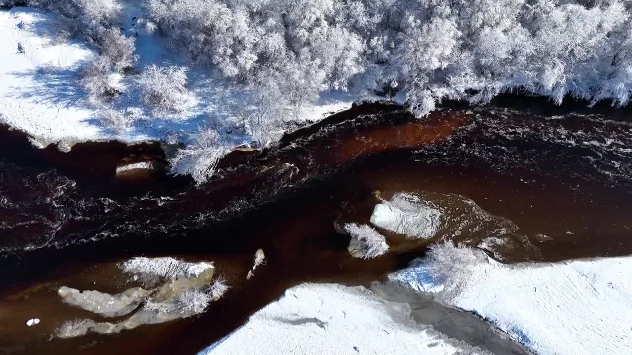航拍东北早春冰河雾凇流水视频购买
