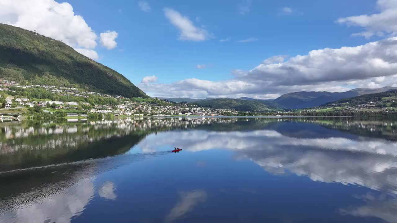 北欧挪威——沃斯（VOSS）峡湾镜面湖水航拍视频下载