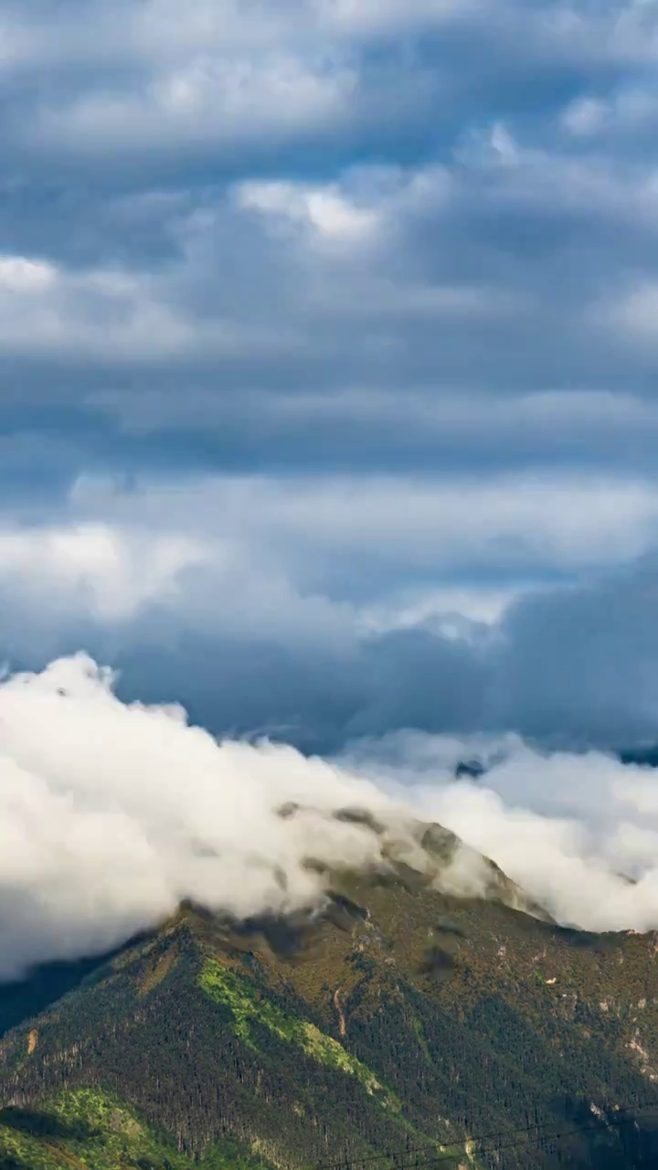 航拍林芝波密的雪山白昼风光延迟视频素材