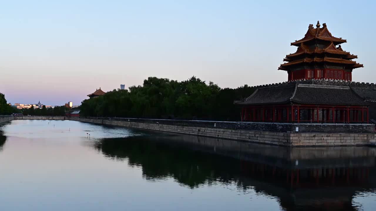 北京故宫角楼护城河满月月出升起延时视频素材
