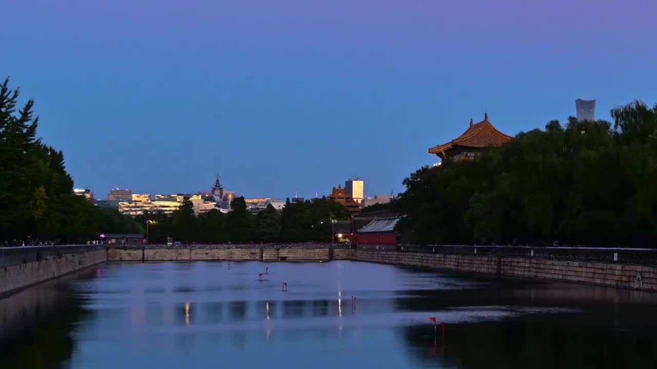 北京故宫角楼护城河满月月出升起延时视频素材