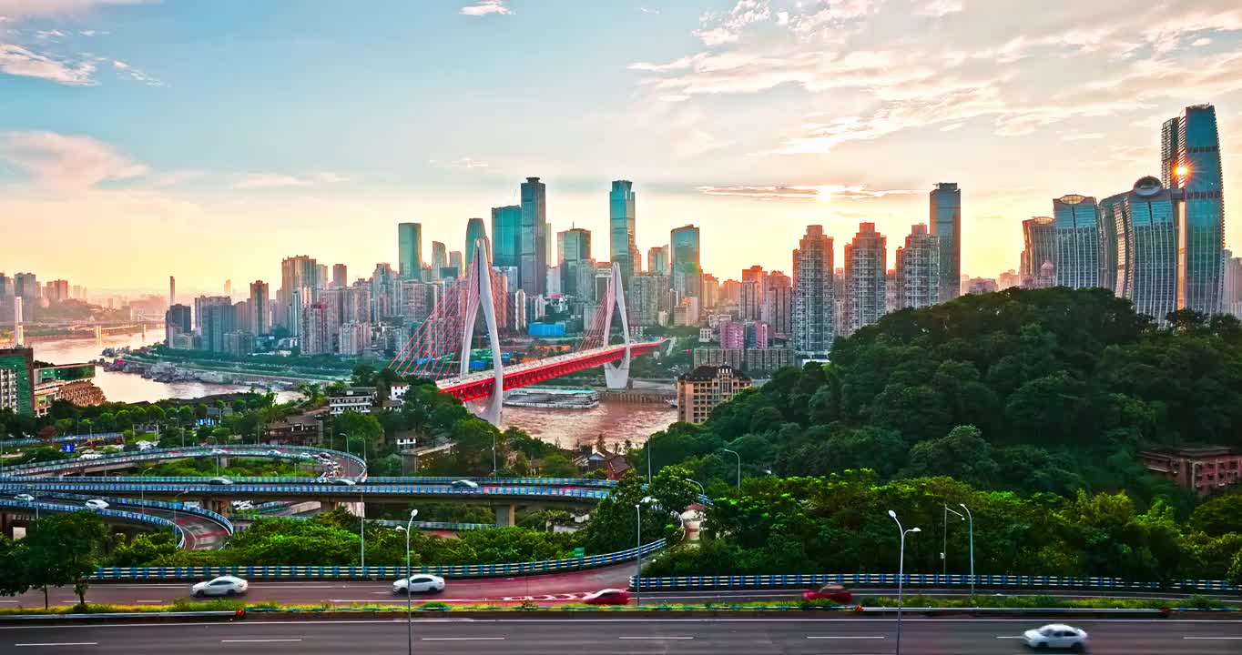 中国重庆城市天际线和高架桥交通无建筑商标视频下载