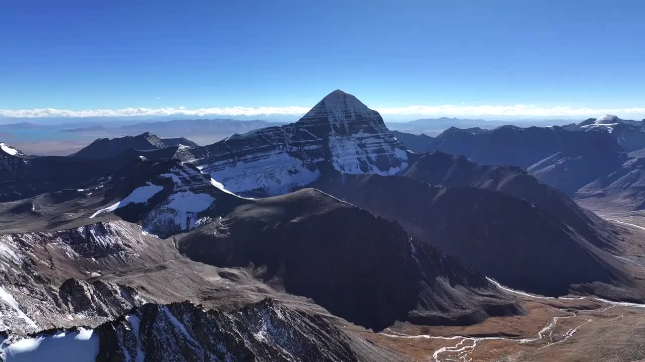 西藏阿里神山冈仁波齐转山垭口航拍视频素材