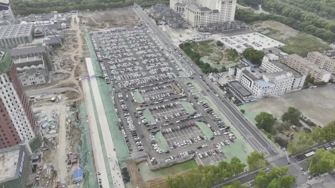中国山东济南章丘明水古城停车场航拍视频下载
